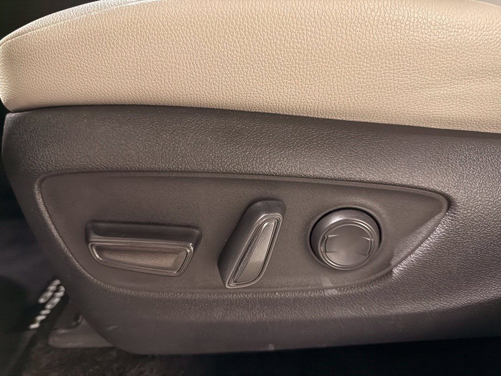 Used 2024 Toyota Grand Highlander AWD image 16