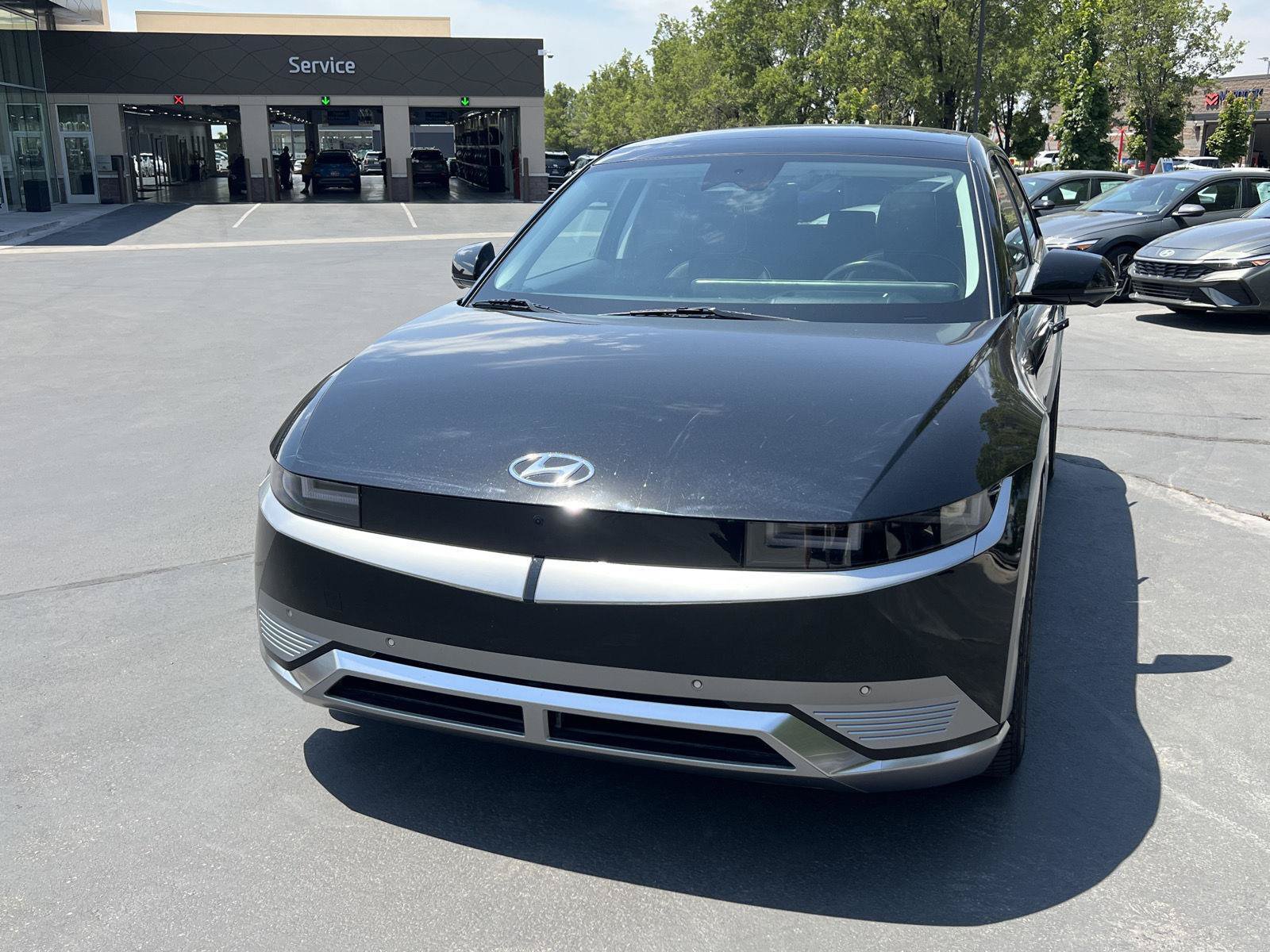 Used 2022 Hyundai Ioniq 5 Limited AWD/4WD image 2