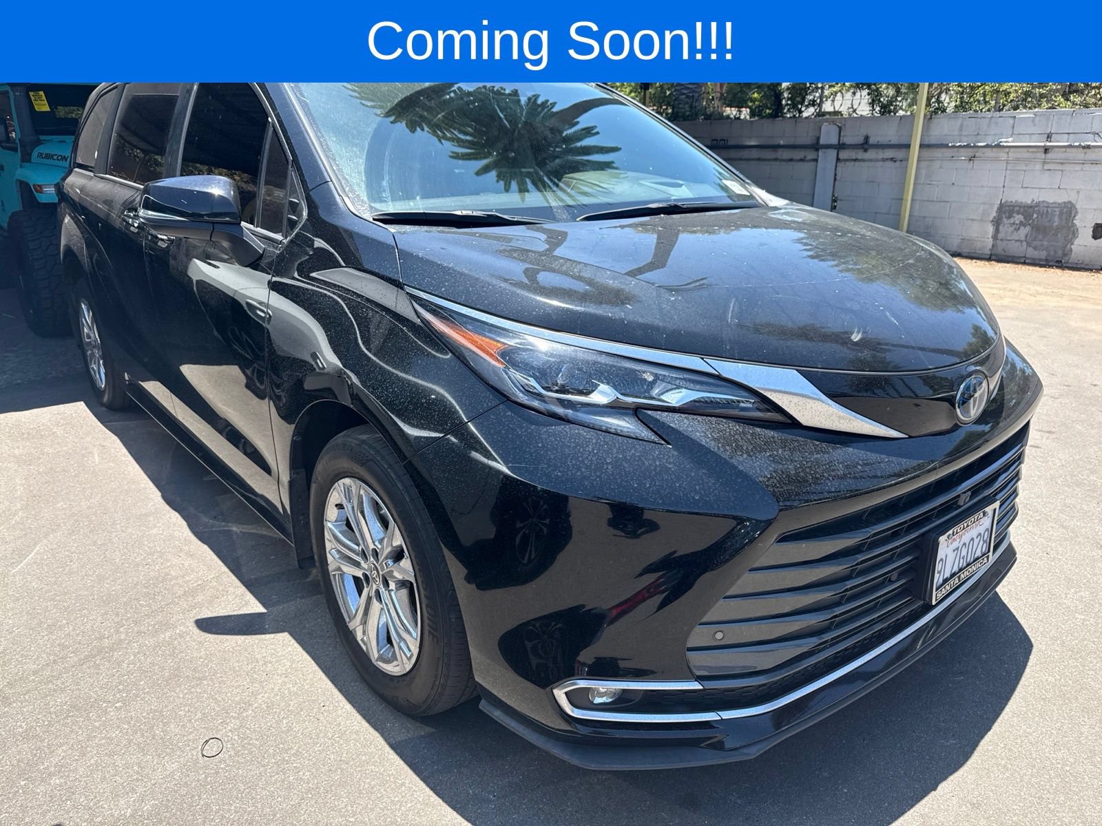Used 2024 Toyota Sienna Platinum AWD/4WD image 1
