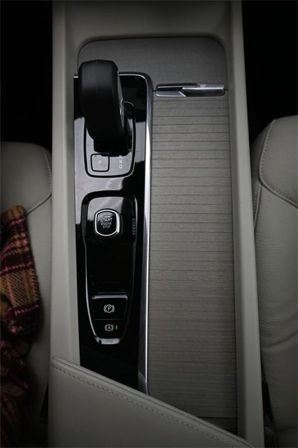 Used 2024 Volvo V60 B5 Cross Country Plus image 10