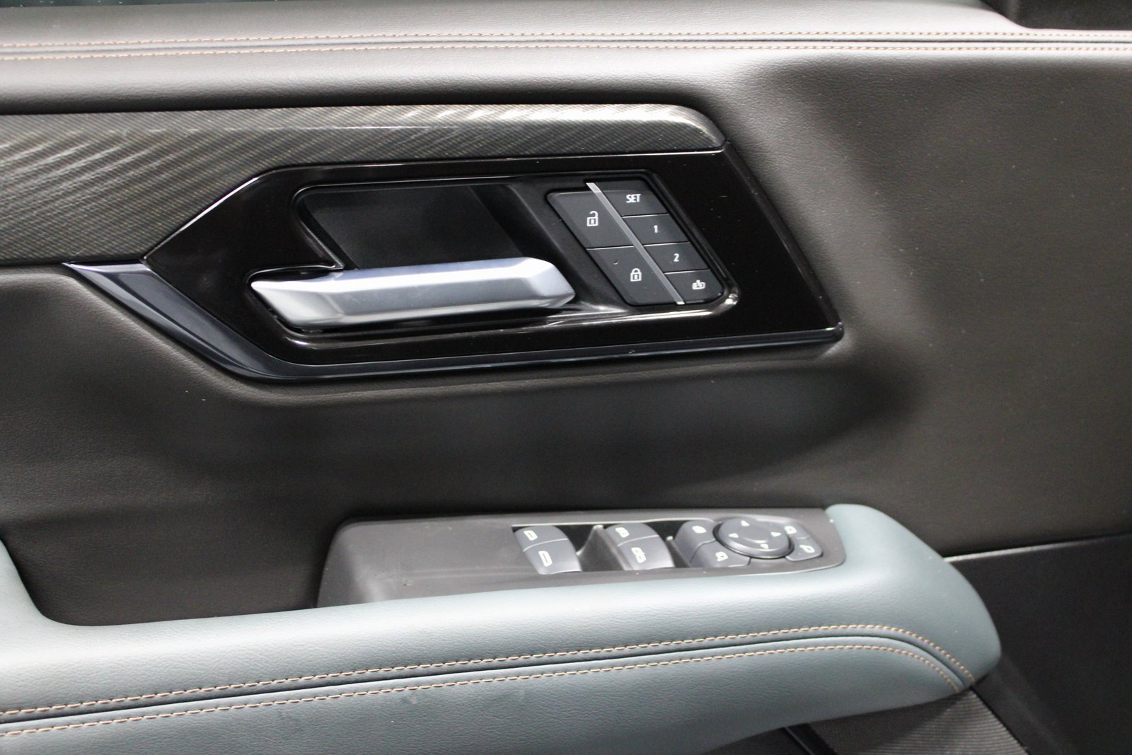 Used 2025 GMC Yukon XL AT4 w/ Premium Trailering Package image 27