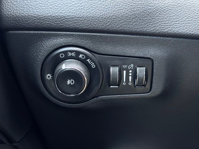 Used 2018 Jeep Compass Limited w/ Navigation Group AWD/4WD image 33
