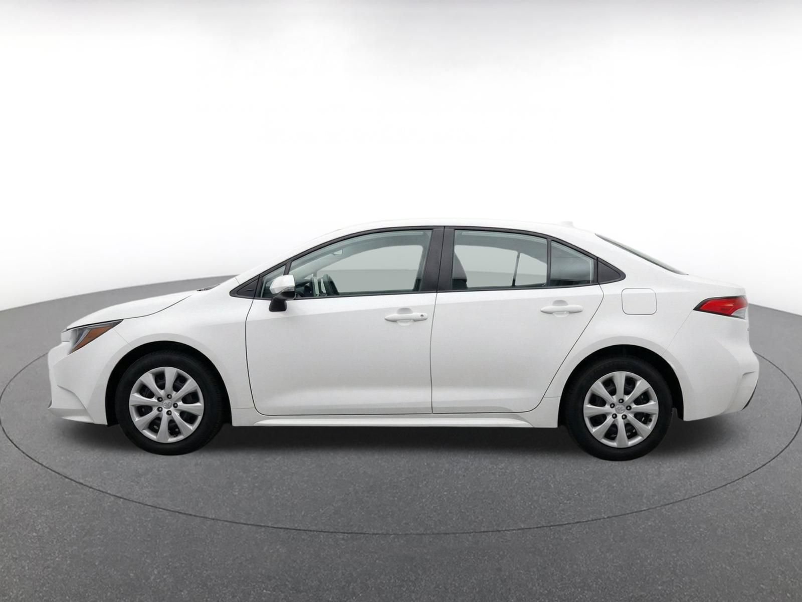Used 2025 Toyota Corolla LE FWD image 4