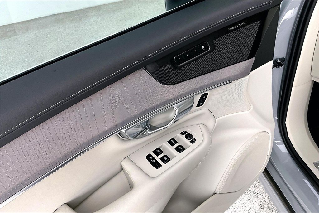 New 2026 Volvo XC90 B6 Ultra w/ Protection Package AWD/4WD image 18