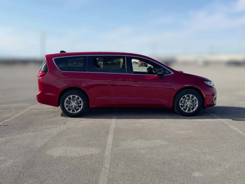 New 2026 Chrysler Pacifica Select image 14