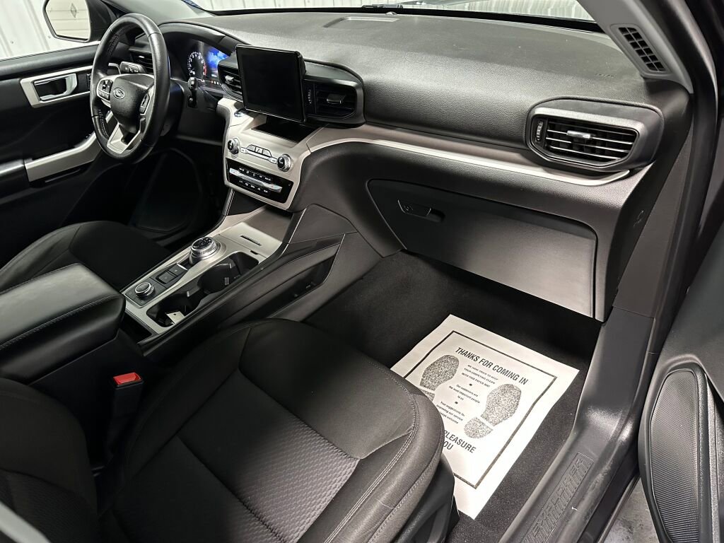 Used 2023 Ford Explorer XLT image 7
