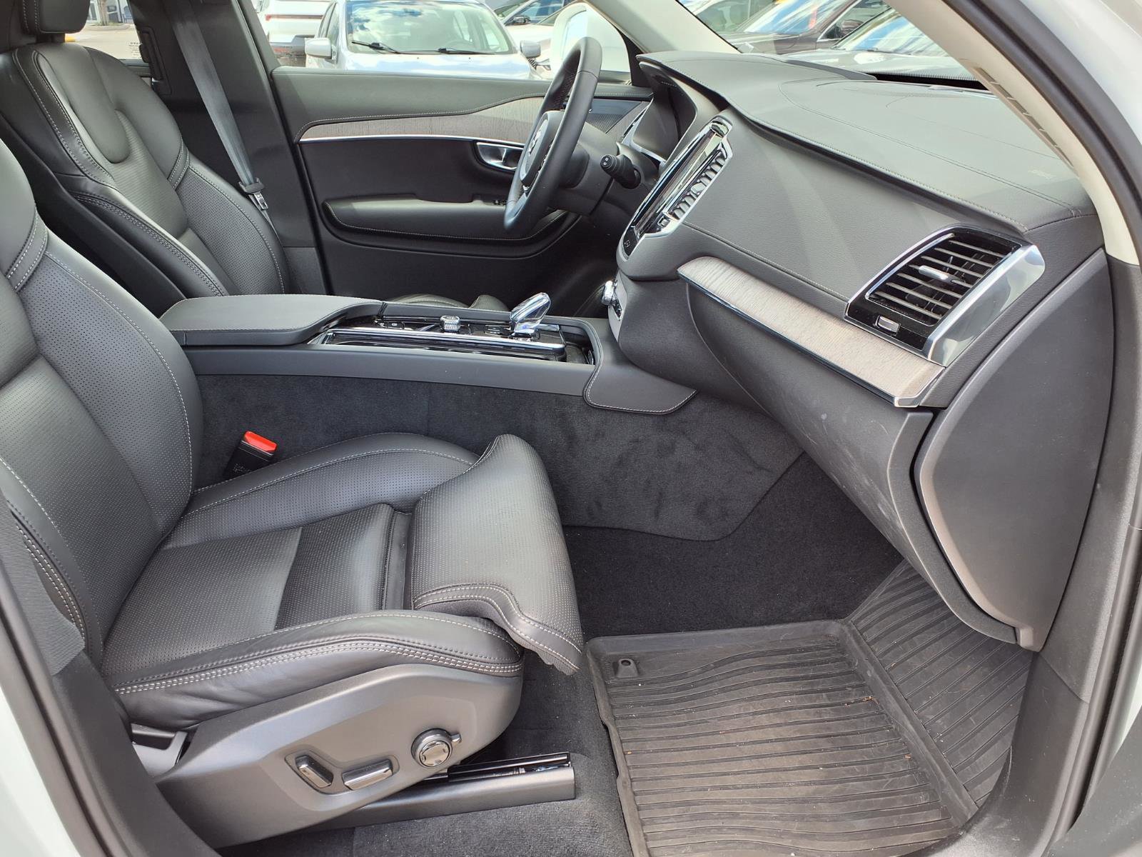 Used 2024 Volvo XC90 B6 Ultimate w/ Protection Package Premier AWD/4WD image 11