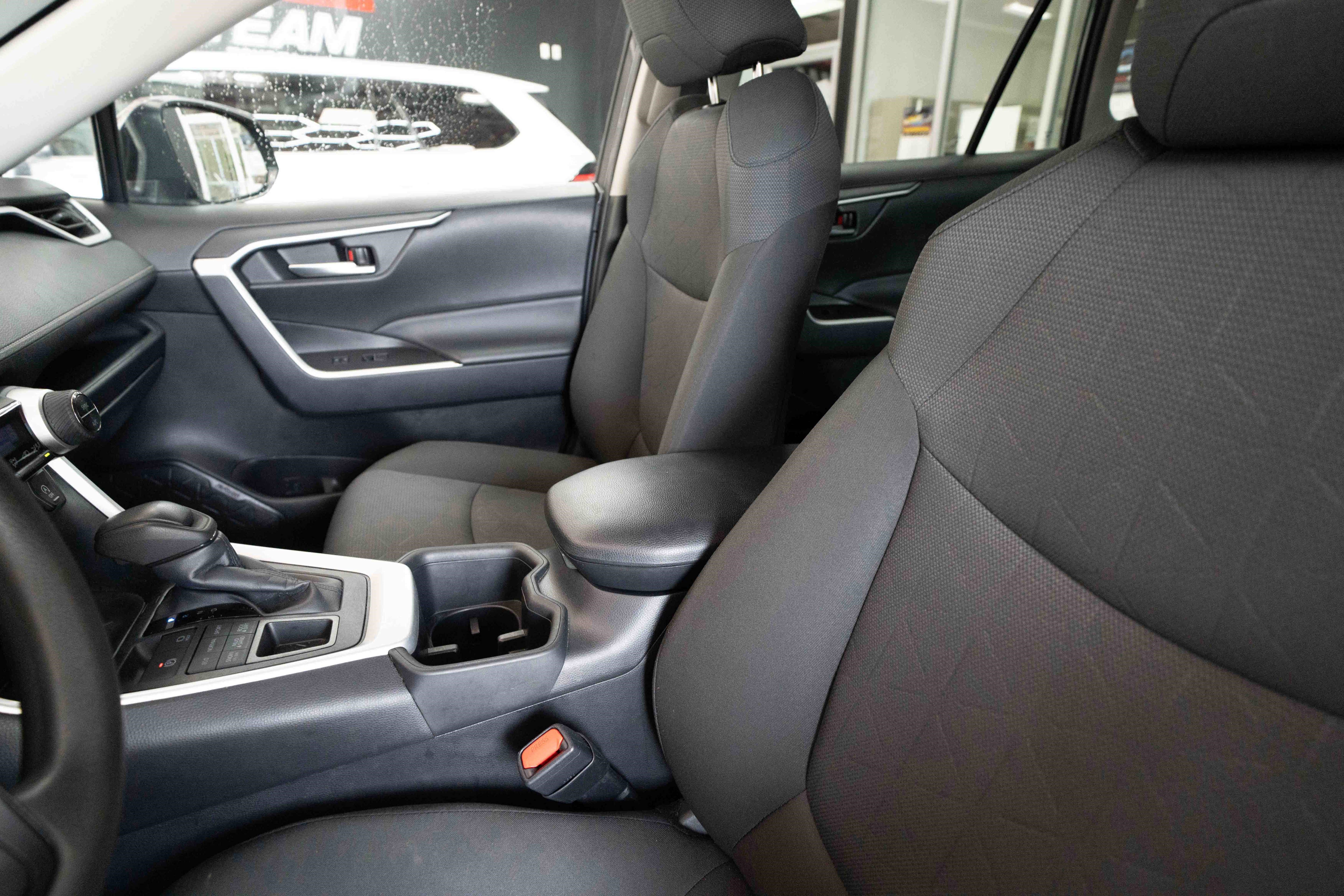 Used 2025 Toyota RAV4 XLE AWD/4WD image 10