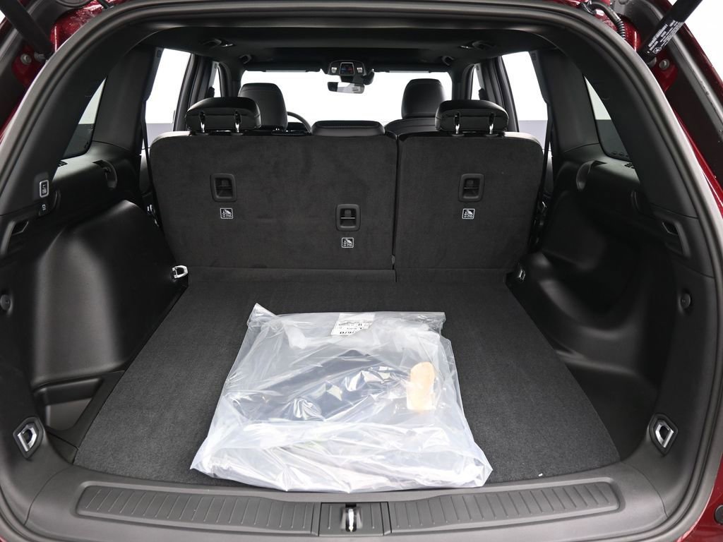 New 2025 Jeep Grand Cherokee Altitude image 16