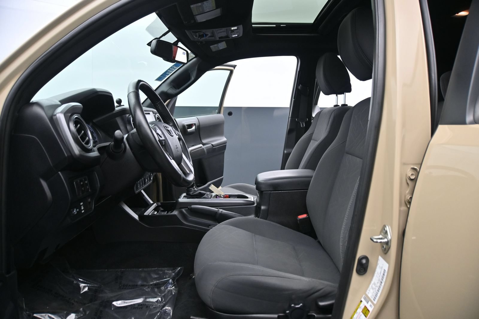 Used 2016 Toyota Tacoma TRD Off-Road AWD/4WD image 19