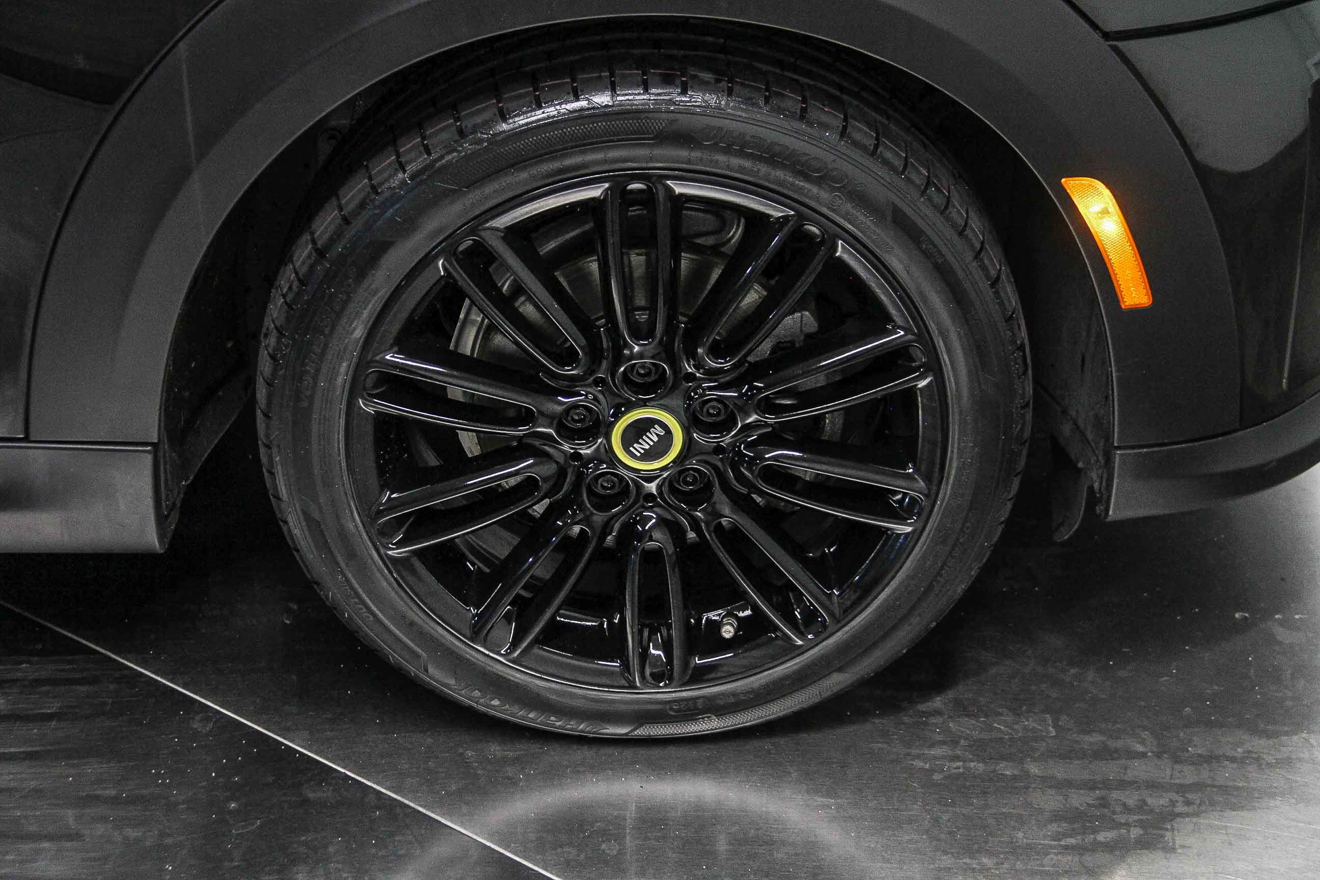 Certified 2024 MINI Cooper SE image 9