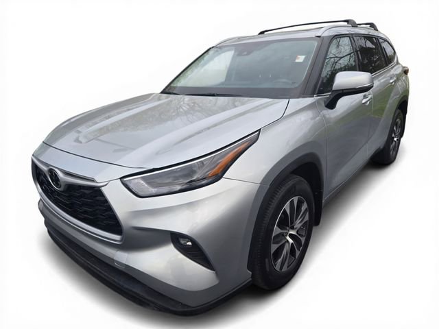 Used 2022 Toyota Highlander XLE AWD/4WD image 8