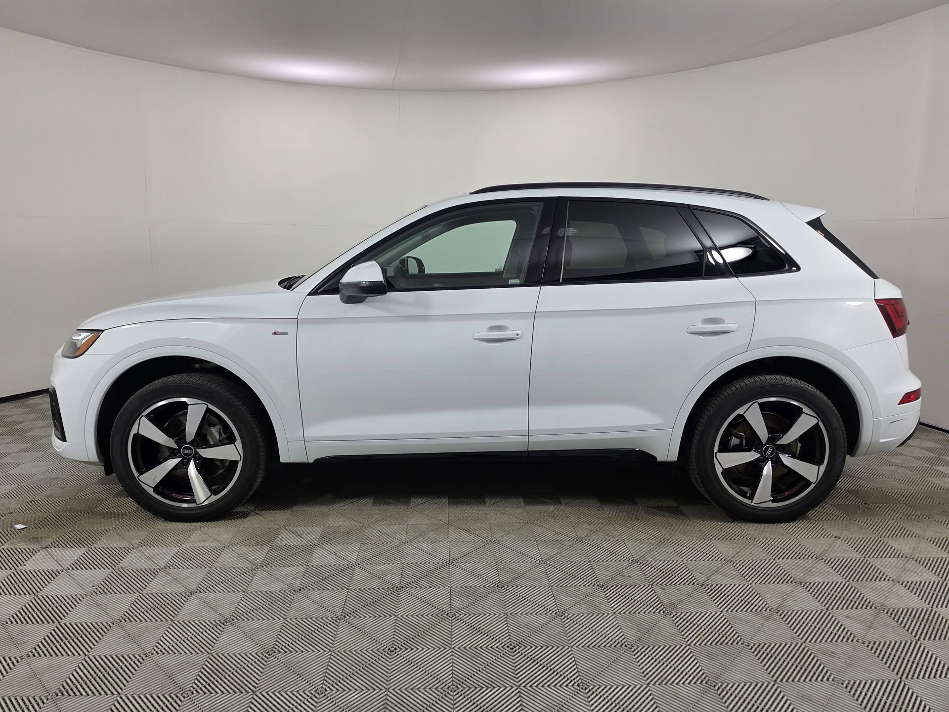 Certified 2023 Audi Q5 2.0T Premium Plus w/ Premium Plus Package AWD/4WD image 4