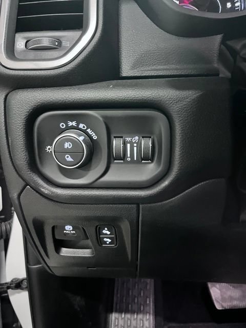 Used 2026 RAM 1500 Laramie AWD/4WD image 24