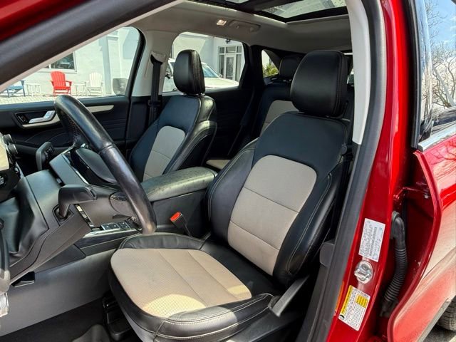 Used 2021 Ford Escape Titanium w/ Titanium Elite Package AWD/4WD image 21