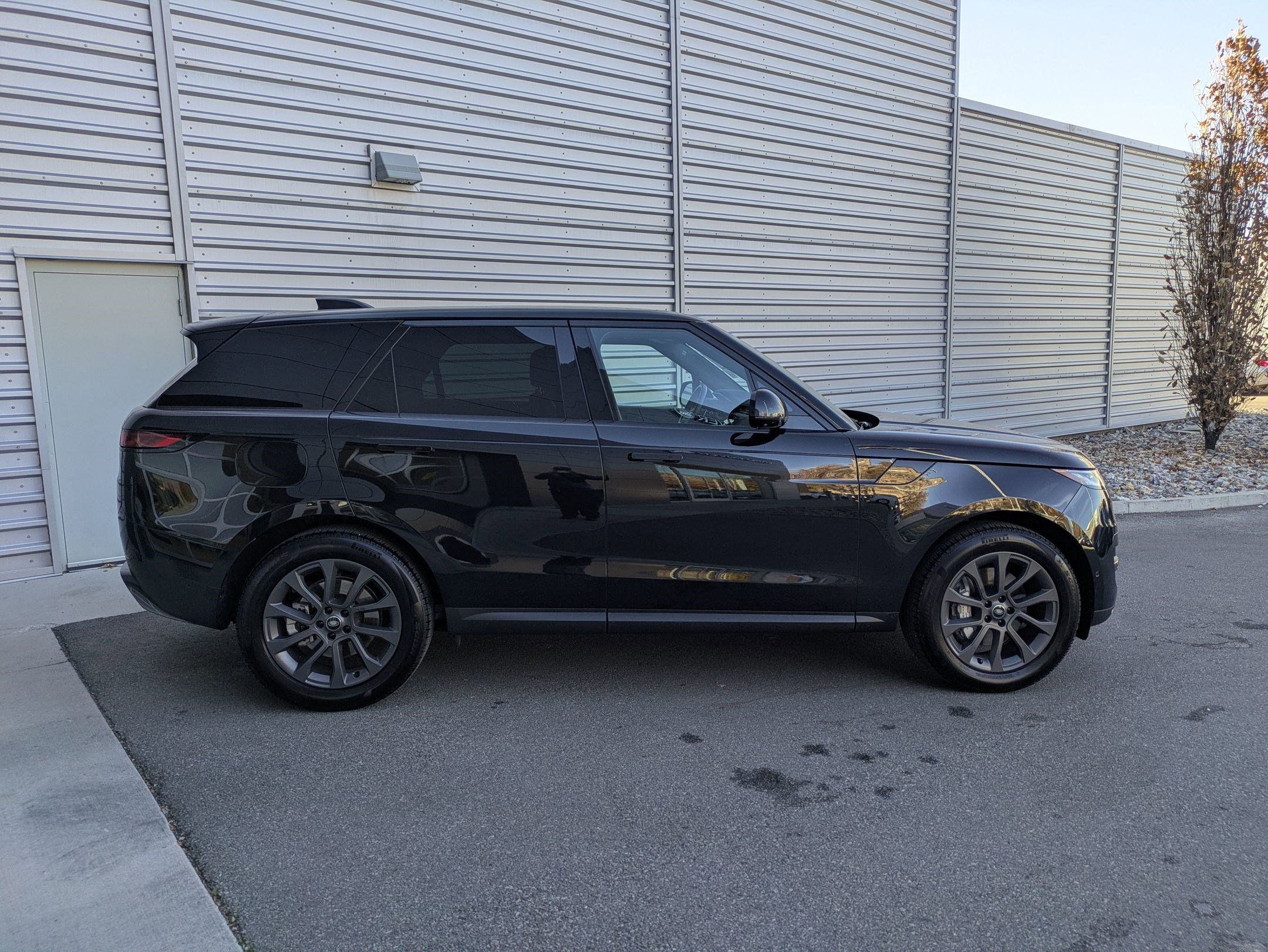 Used 2025 Land Rover Range Rover Sport image 9