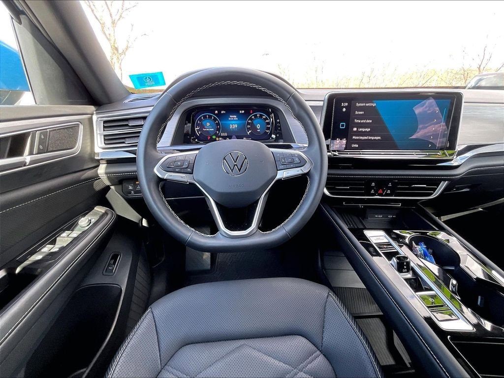 Used 2025 Volkswagen Atlas Cross Sport SE AWD/4WD image 16