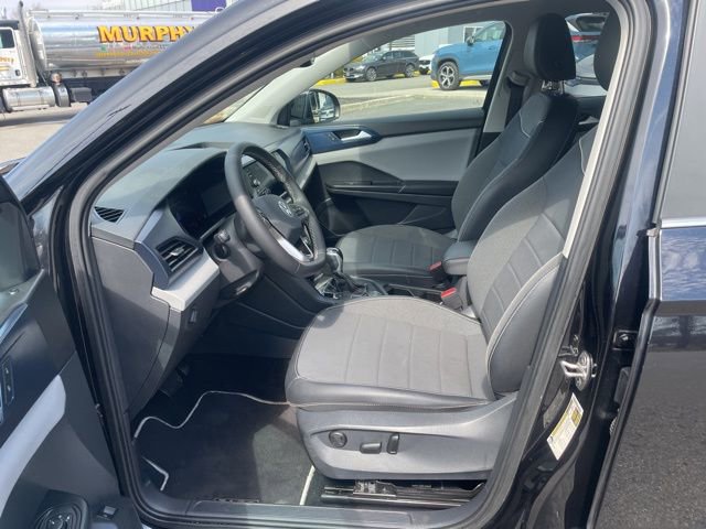 Certified 2023 Volkswagen Taos SE w/ Black Wheel Package image 7