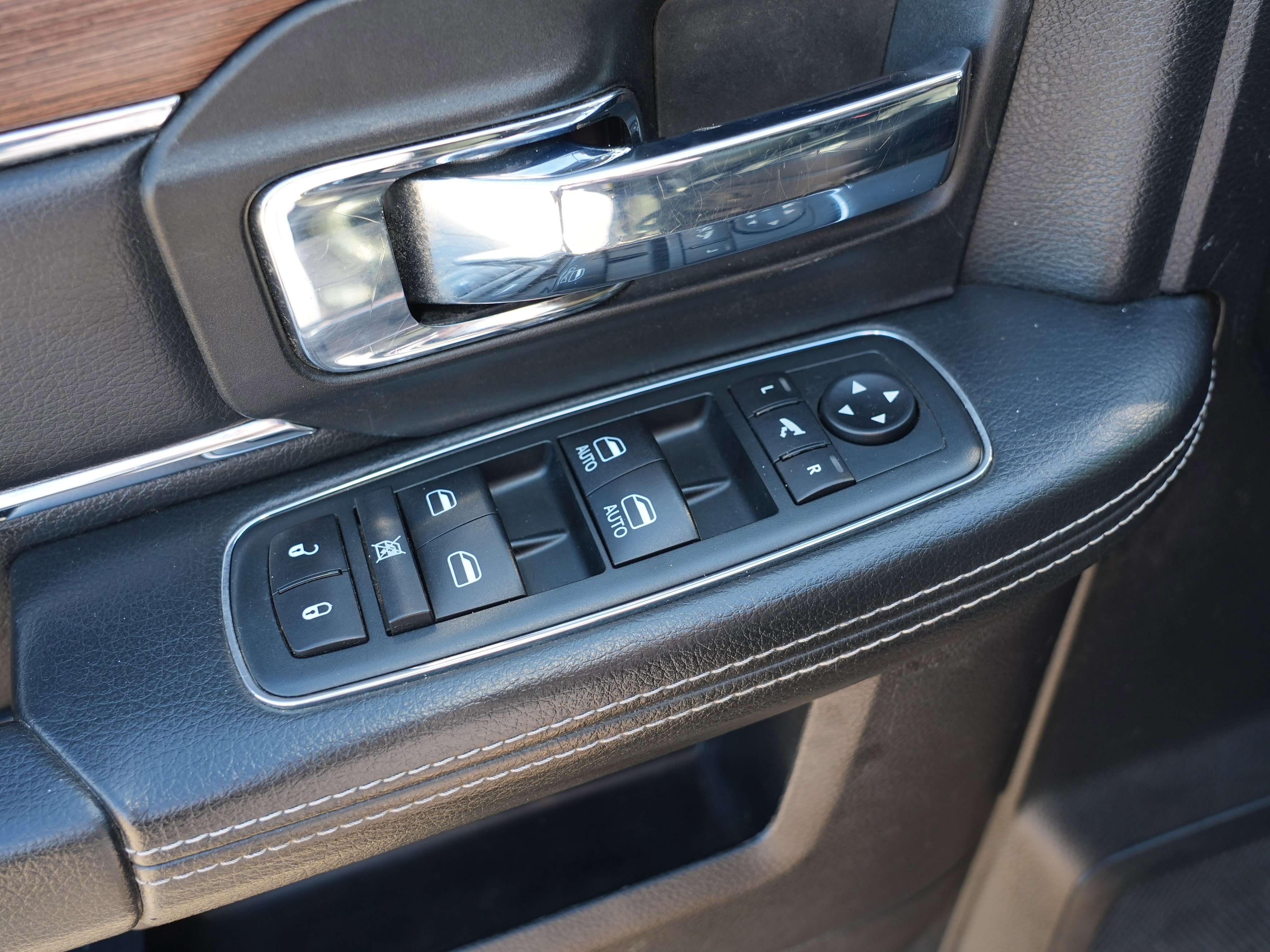 Used 2014 RAM 2500 Laramie AWD/4WD image 17
