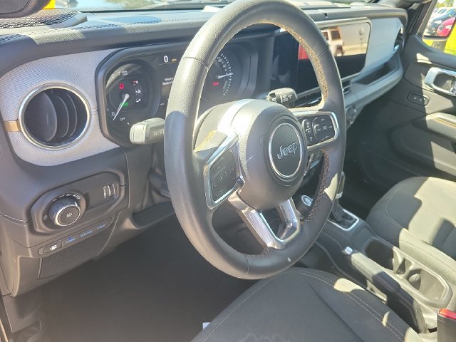 Used 2024 Jeep Wrangler Unlimited Sahara AWD/4WD image 15