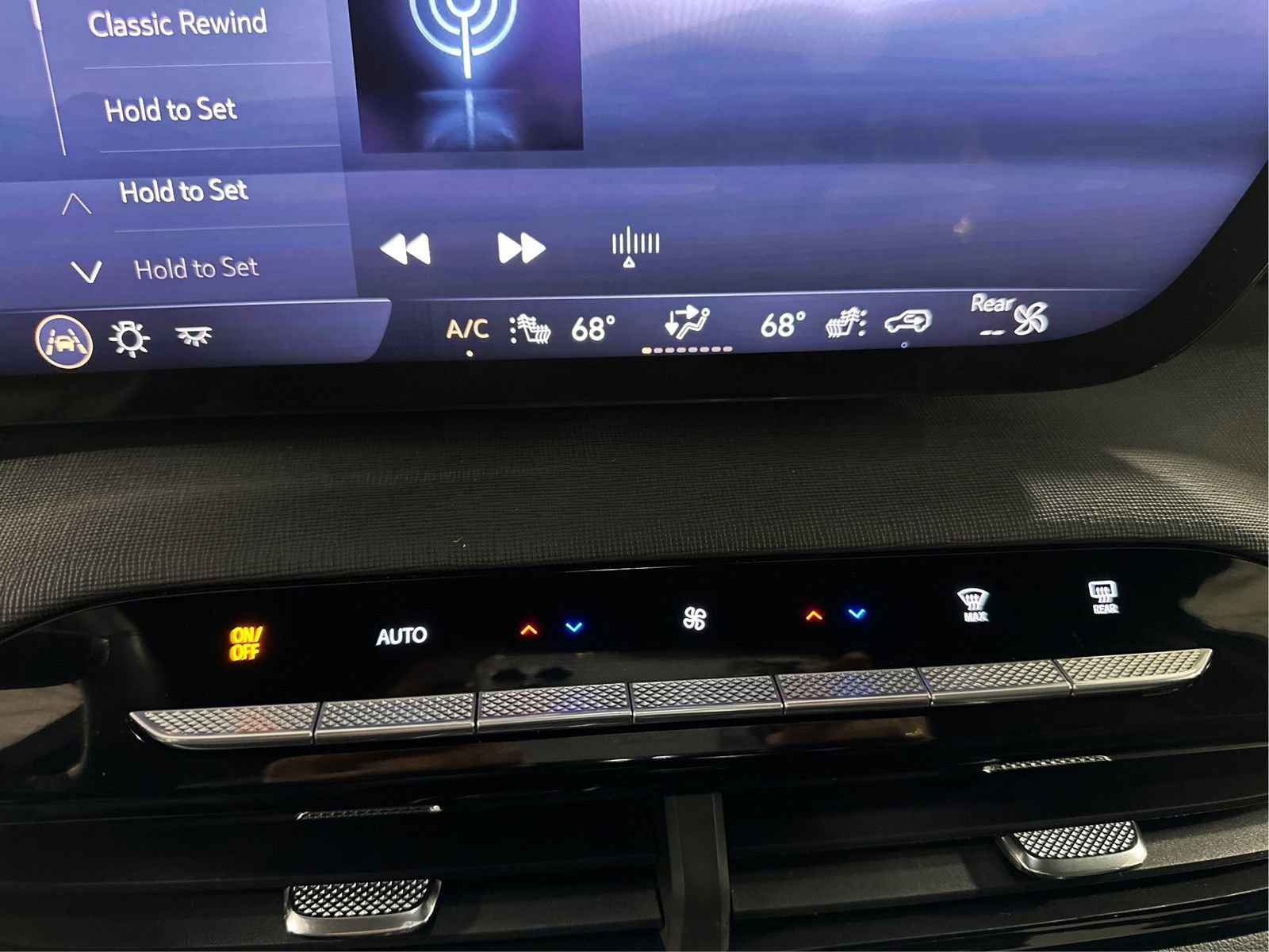 Certified 2025 Buick Enclave Preferred AWD/4WD image 27