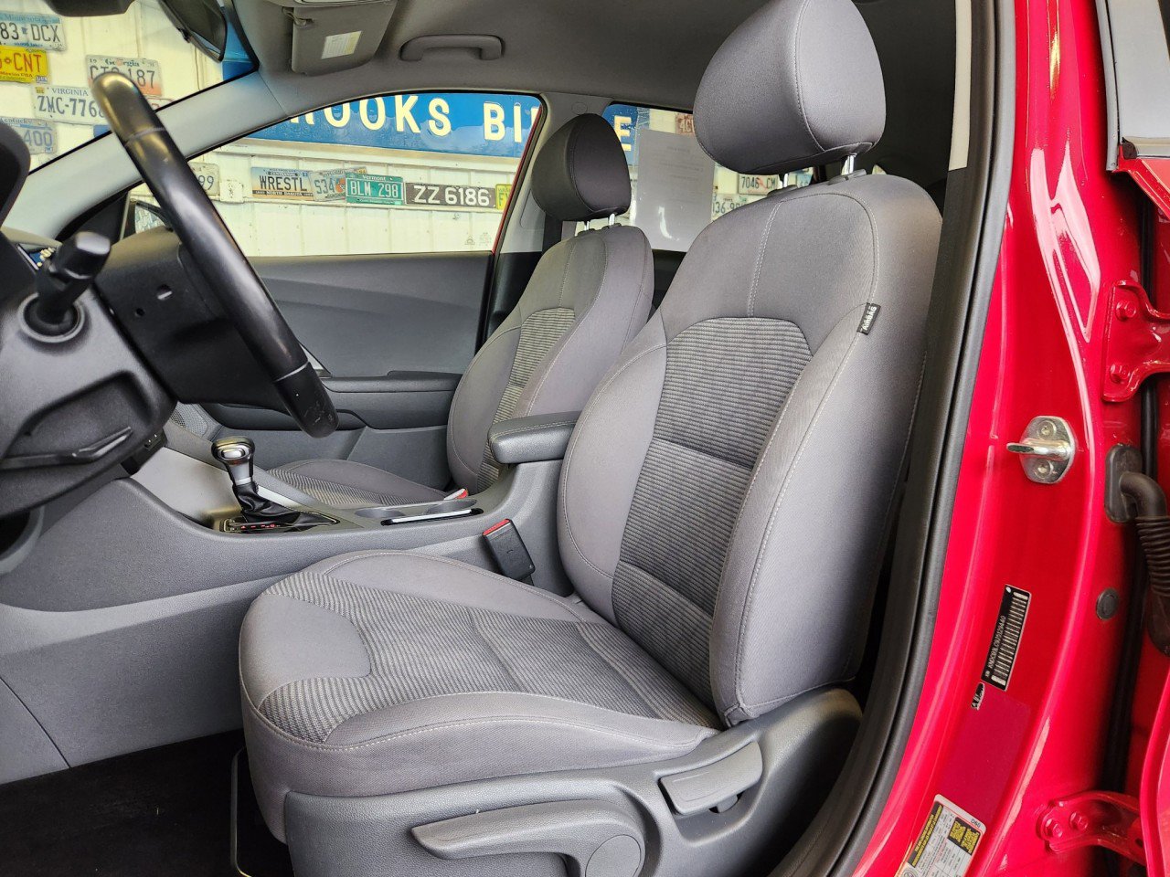 Used 2018 Kia Niro LX image 4