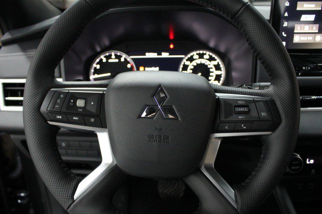 New 2026 Mitsubishi Outlander LE FWD image 11