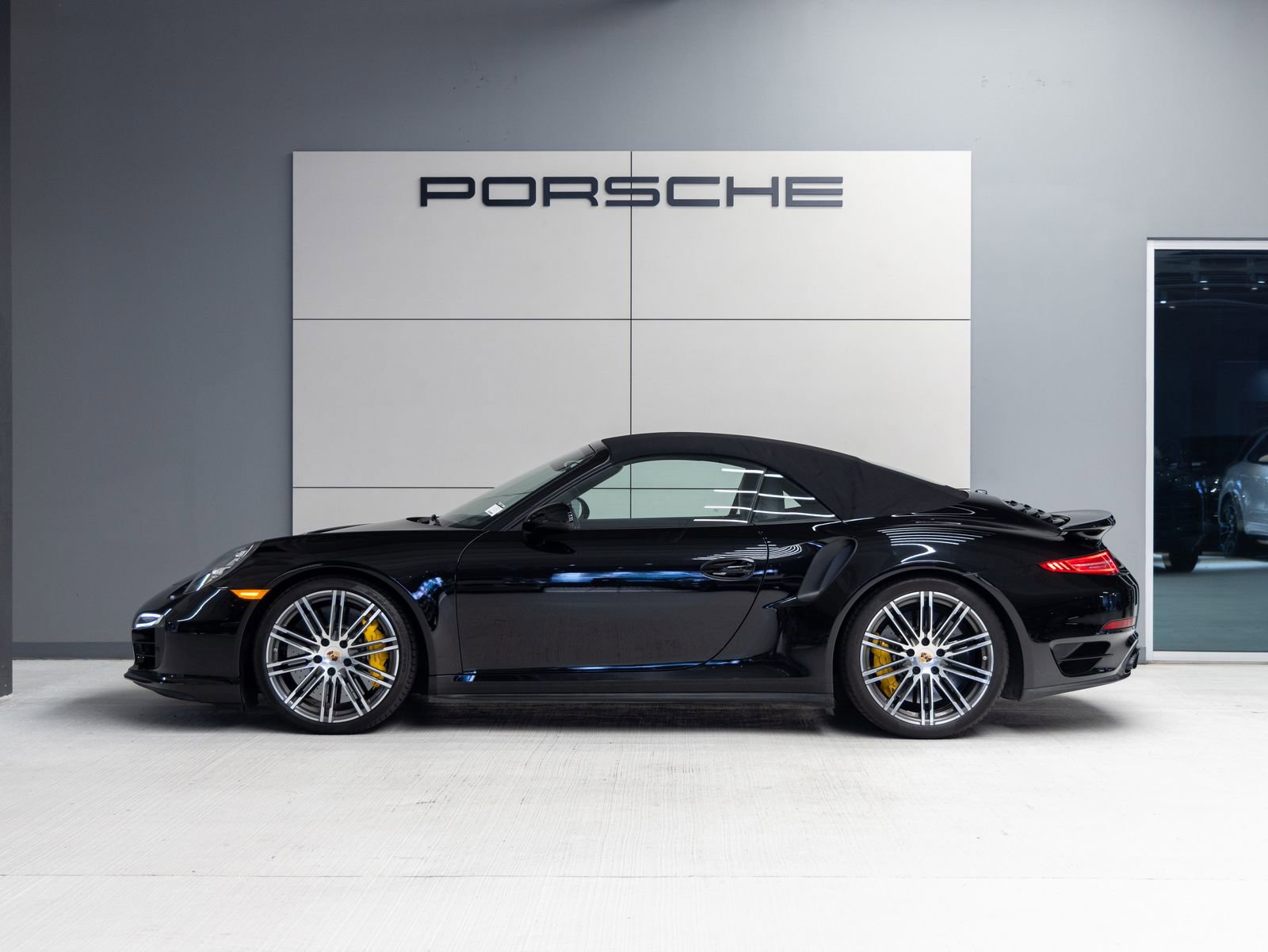 Certified 2014 Porsche 911 Turbo S image 2