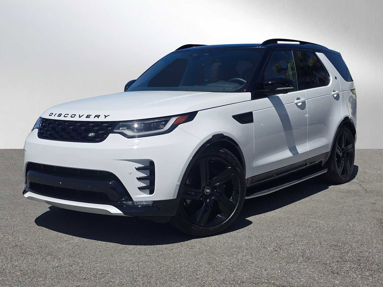 Used 2025 Land Rover Discovery Dynamic SE AWD/4WD image 1