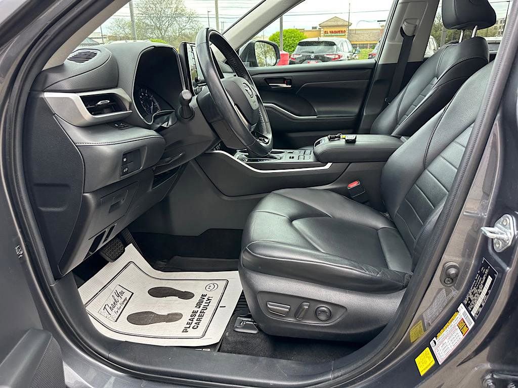 Certified 2020 Toyota Highlander XLE image 12