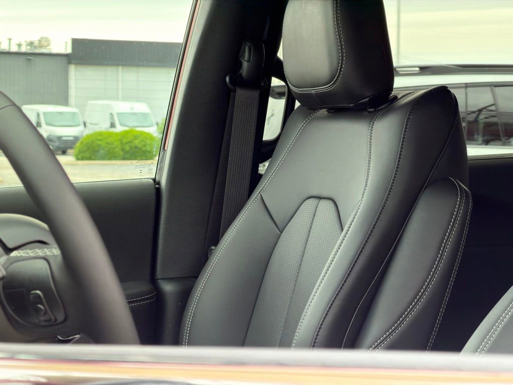 New 2027 Chrysler Pacifica Select FWD image 16