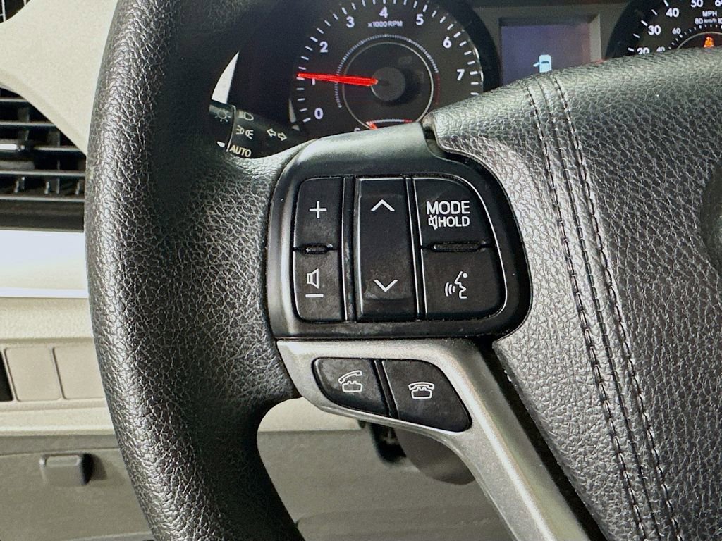 Used 2017 Toyota Sienna LE image 22