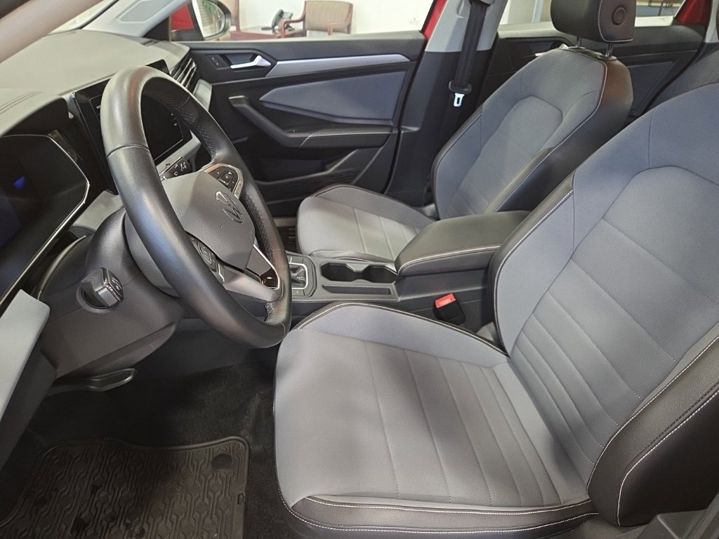 Used 2025 Volkswagen Jetta SE w/ Sunroof Package image 11