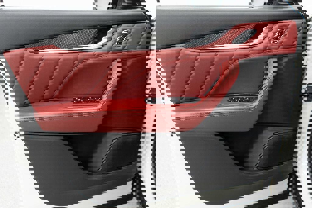 Used 2022 Maserati Levante GT image 14