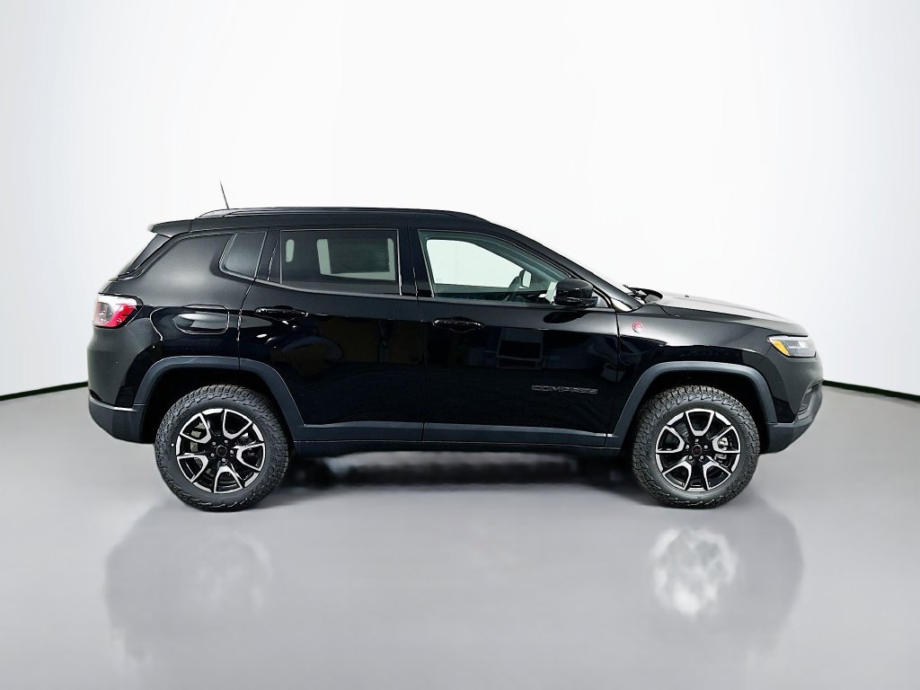 New 2026 Jeep Compass Trailhawk w/ Sun, Sound & Navigation Group AWD/4WD image 8