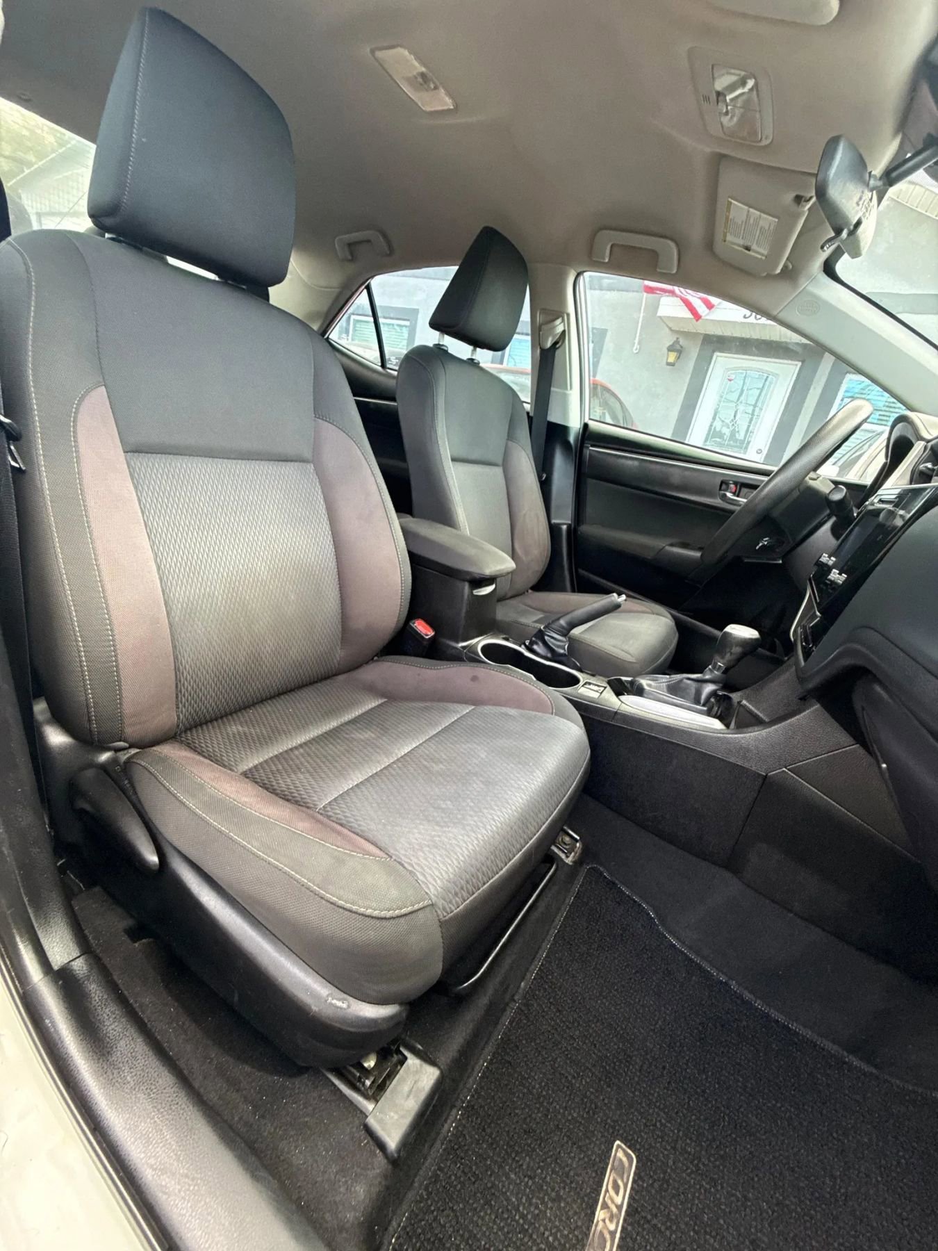 Used 2017 Toyota Corolla LE FWD image 15