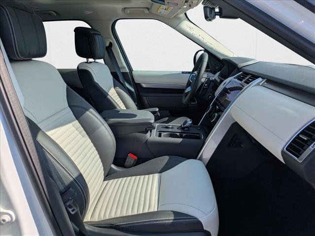 New 2025 Land Rover Discovery Dynamic SE AWD/4WD image 17