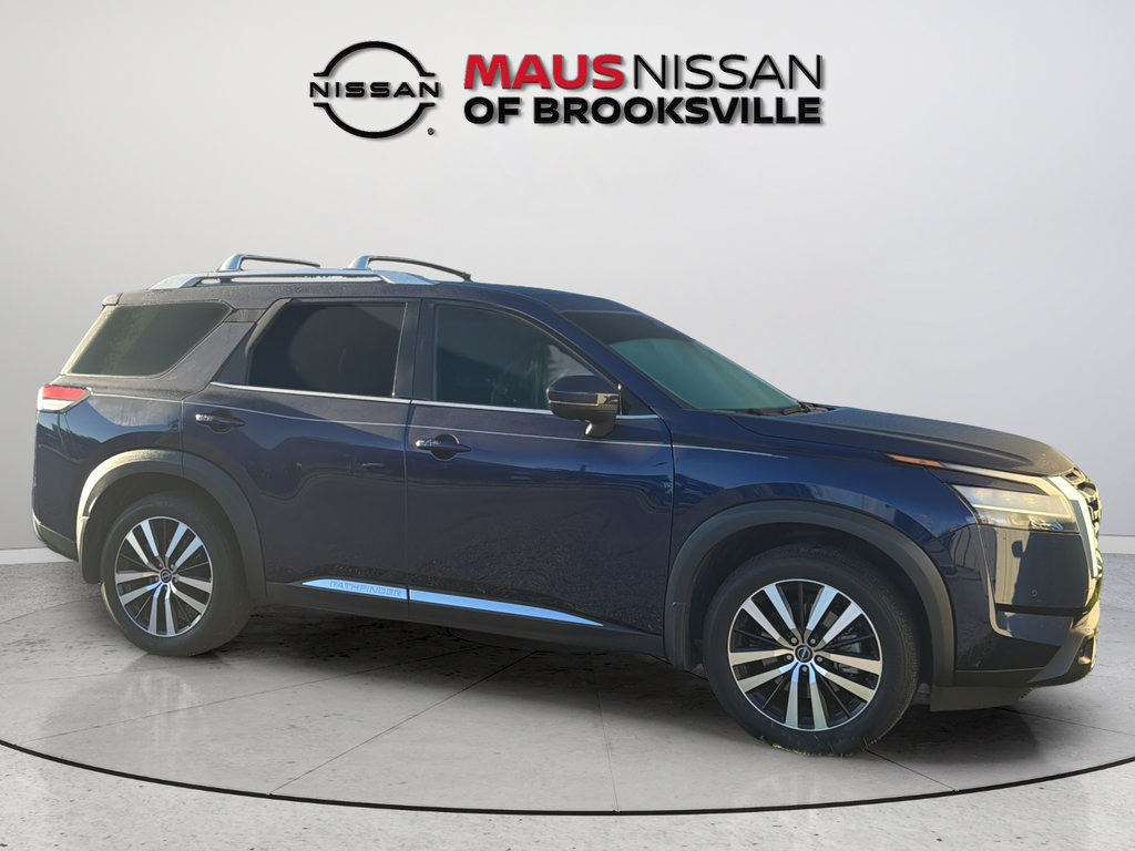 Used 2023 Nissan Pathfinder Platinum w/ Cargo Package AWD/4WD image 1