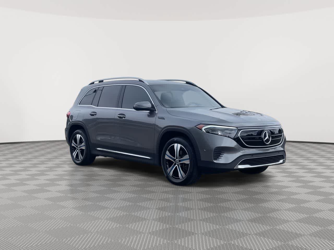 Used 2022 Mercedes-Benz EQB 350 4MATIC image 2