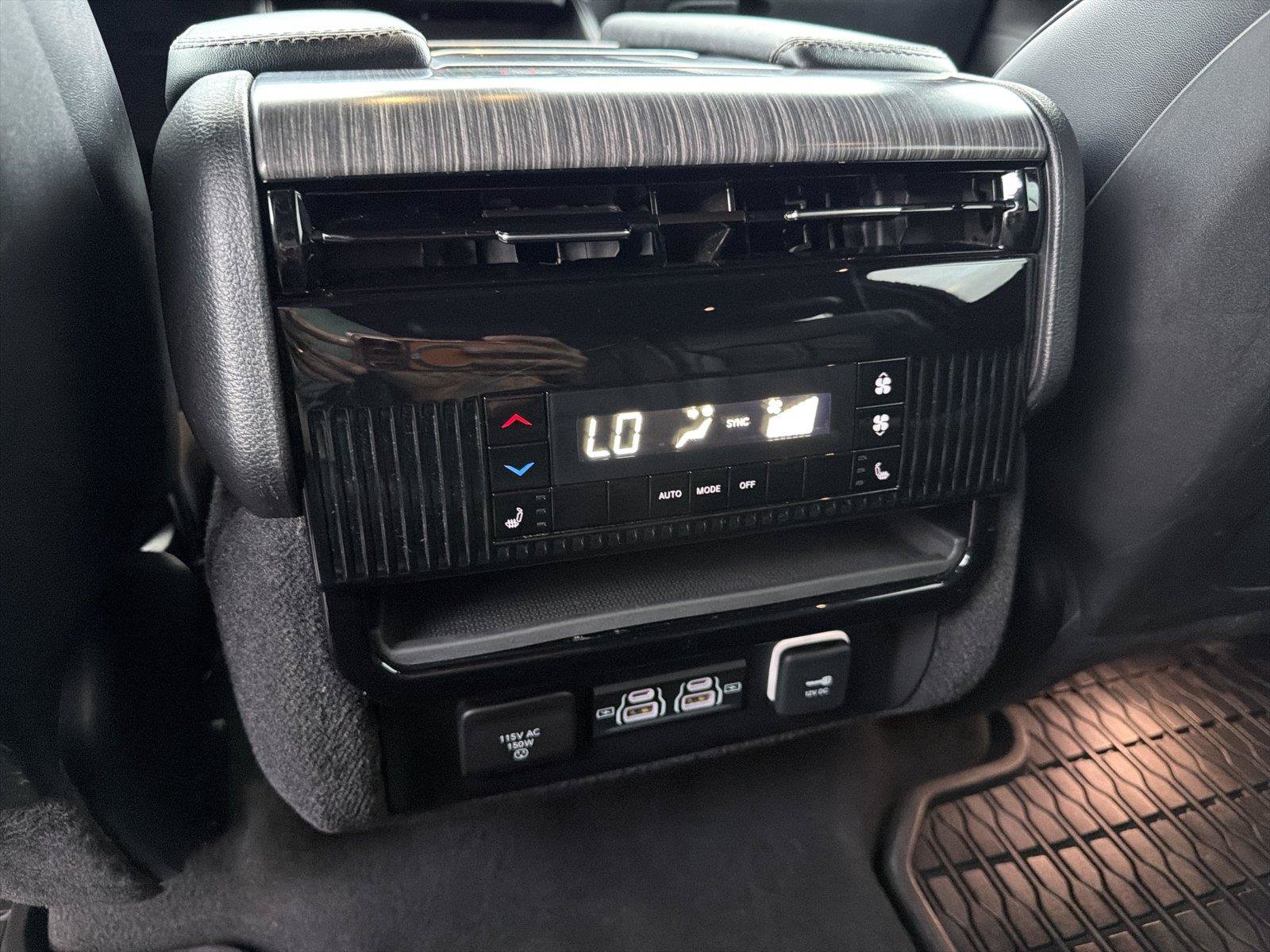 Used 2024 Jeep Wagoneer Series II w/ Flexible Seating Group RWD image 22