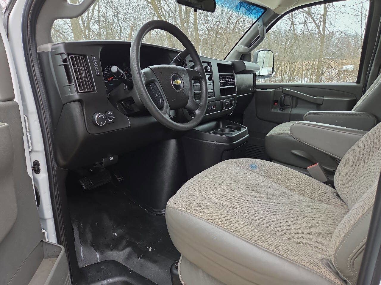 Used 2019 Chevrolet Express 3500 w/ Driver Convenience Package image 10