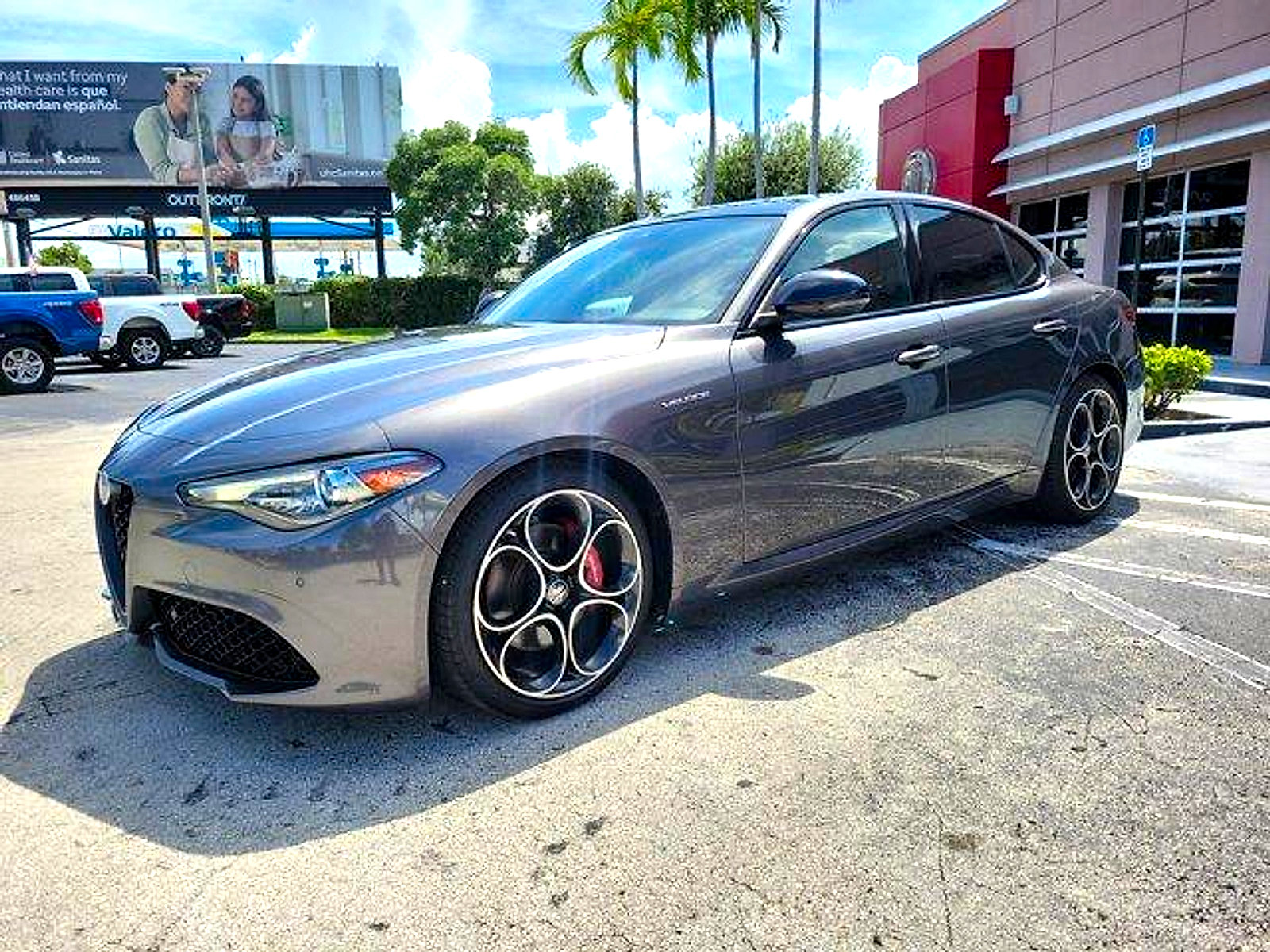 Used 2023 Alfa Romeo Giulia Veloce RWD image 3