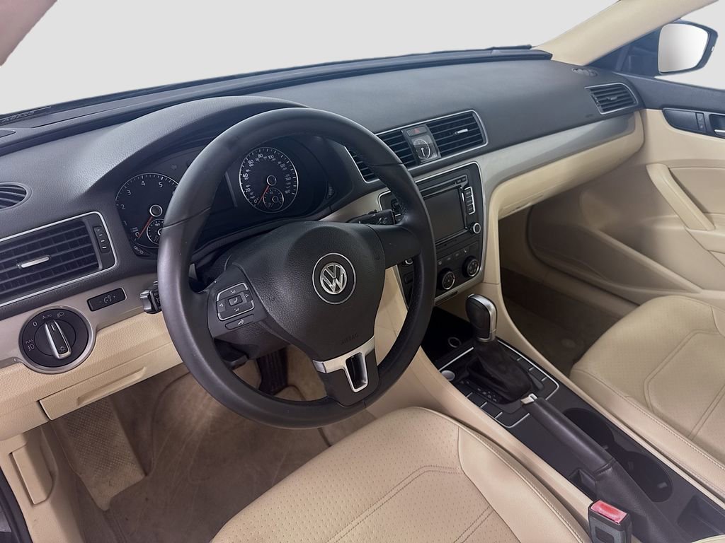 Used 2015 Volkswagen Passat 1.8T Limited Edition FWD image 9