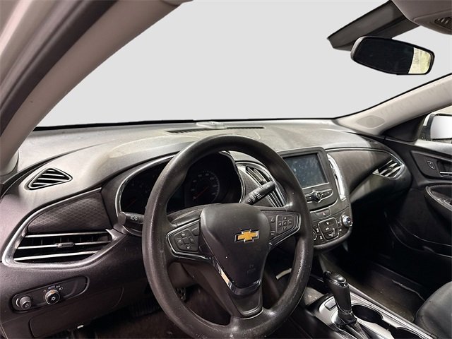 Used 2017 Chevrolet Malibu LT image 8