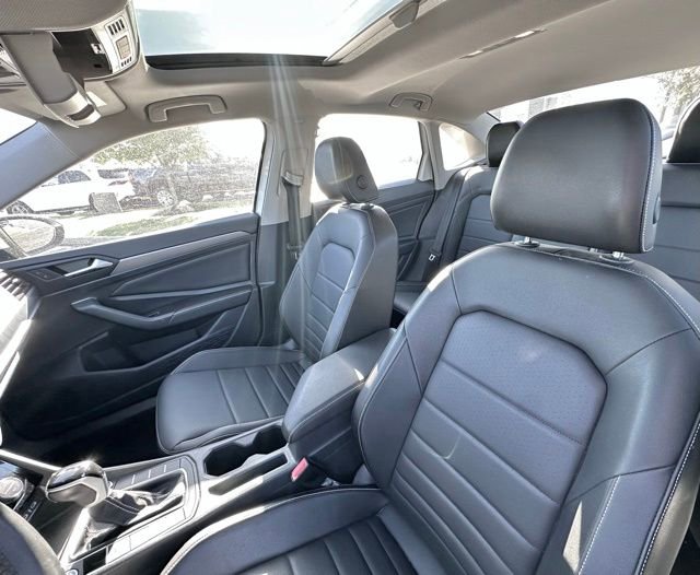 Used 2023 Volkswagen Jetta SE w/ Panoramic Sunroof Package FWD image 15