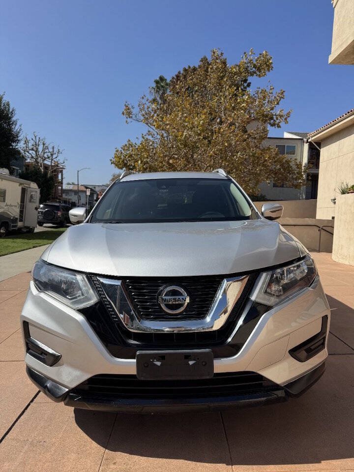 Used 2019 Nissan Rogue SV FWD image 2