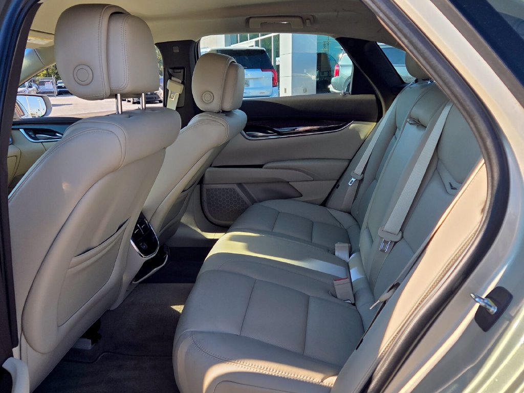 Used 2013 Cadillac XTS Luxury FWD image 4
