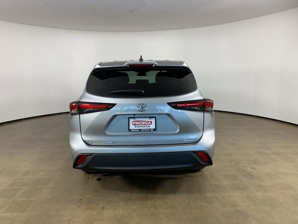 Used 2024 Toyota Highlander LE AWD/4WD image 10