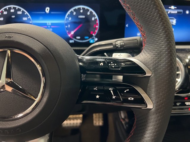 Used 2025 Mercedes-Benz CLA 250 4MATIC image 34