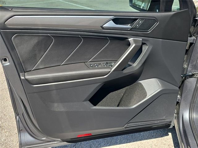 Used 2023 Volkswagen Tiguan SE R-Line image 15